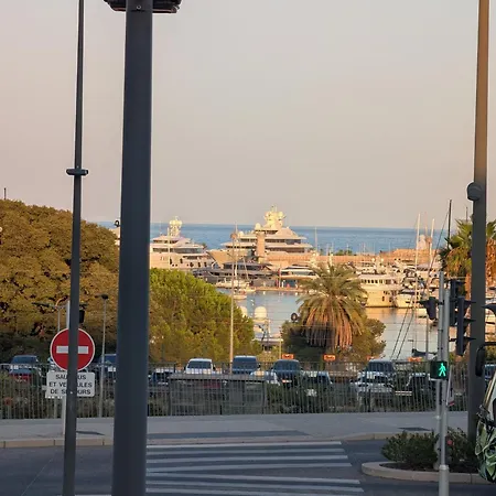 New Vega Renovation, Climatise, Parking & Piscine Centre Vue Carre Et Port *